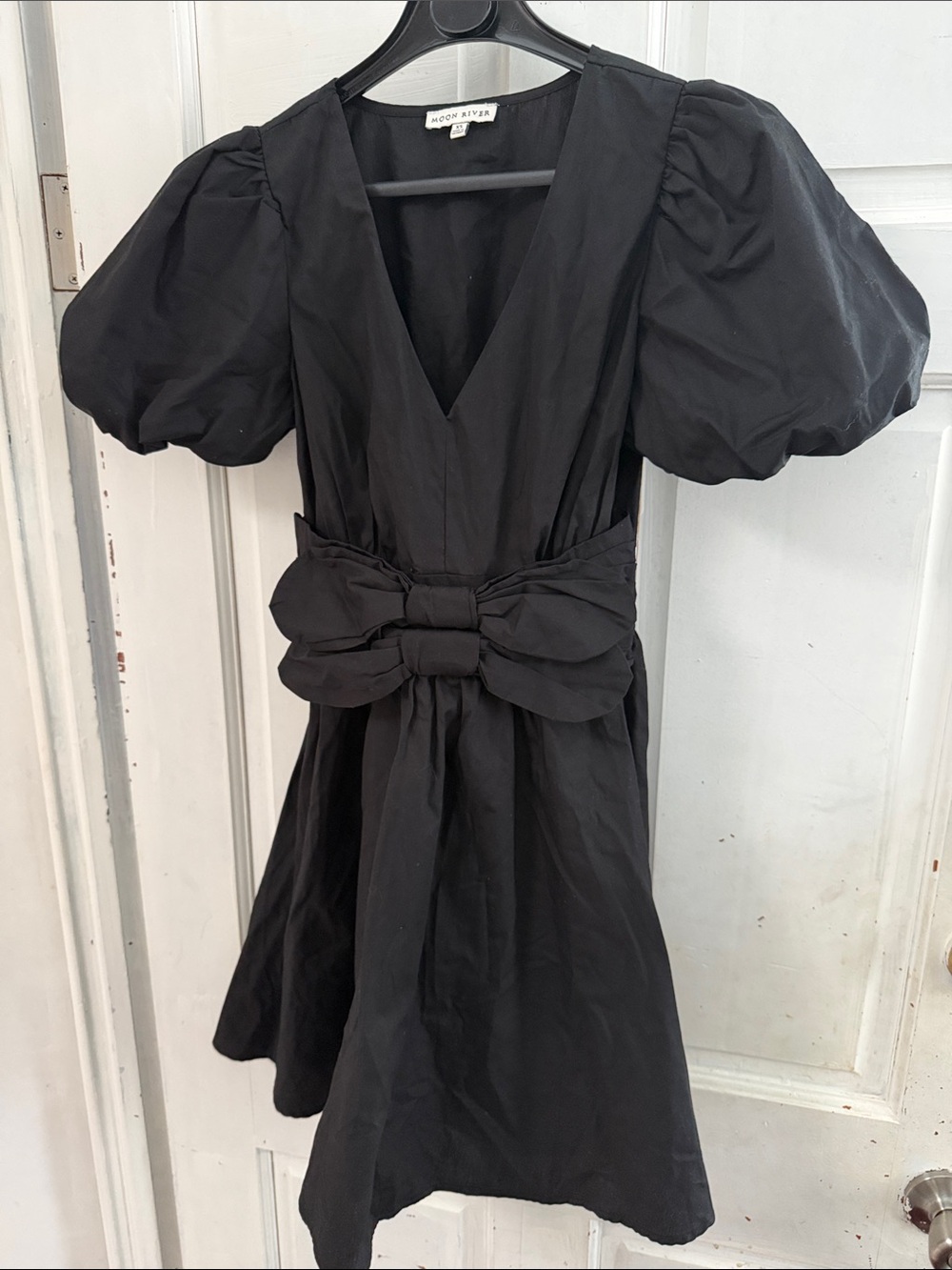 NWOT Moon River Black Puff Sleeve V-Neck Mini Dress with Double Bow Waist- size